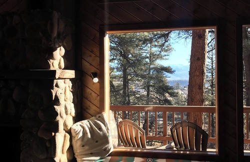 Pagosa Hills Cabin | Custombuilt, Stylish Hillside 2-bdrm home.Views,pines, privacy, 3 miles to town.
