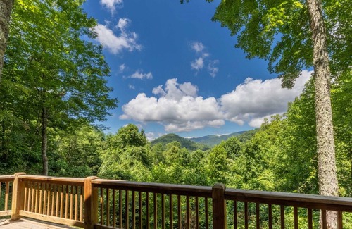 Bryson City Cabin | Customer Appreciation Year! See Discount information in Ad