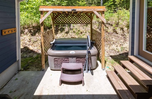 Bryson City Cottage | Customer Appreciation Year! See Discount information in Ad