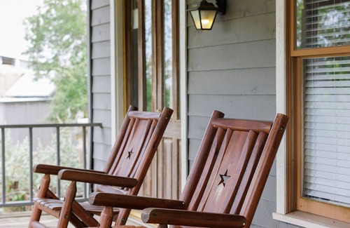 Kyle Hotel | Cute 1 bedroom cottage offering stunning views of the Texas Hill Country.