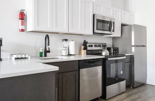 Elizabeth Apartment | Cute 1BR Next to EWR 5016
