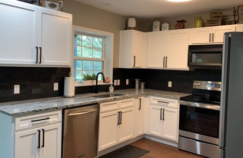 Wesley Chapel House | Cute 2/2 Farmhouse in park like setting on 10 Acres! Private & centrally located