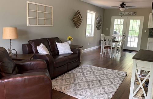 Wesley Chapel House | Cute 2/2 Farmhouse in park like setting on 10 Acres! Private & centrally located