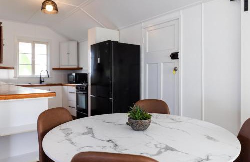 South Townsville House | Cute 2-Bed-2 bath Walk to Palmer