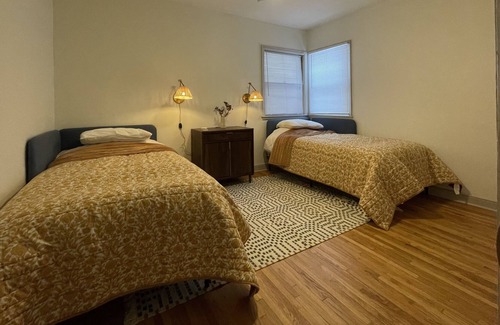 Merriam Park West House | Cute 2 bedroom/1 bath vacation getaway w/laundry