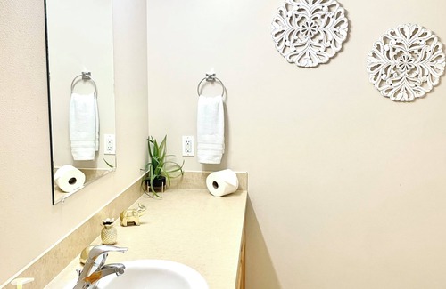 Rexburg Apartment | Cute 2 bedroom apt. Free WiFi/Parking in Rexburg