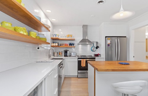 The Point House | Cute 3 Bedroom 1/2 Duplex with Top Deck Views at the Point