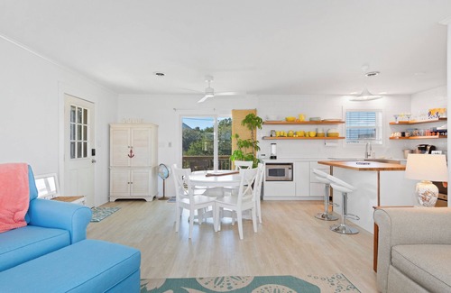 The Point House | Cute 3 Bedroom 1/2 Duplex with Top Deck Views at the Point