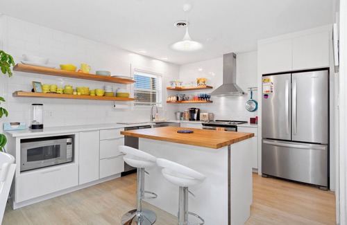 The Point House | Cute 3 Bedroom 1/2 Duplex with Top Deck Views at the Point