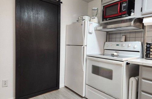 Ash Grove House | Cute 3 bedroom home sleeps up to 11 w/6 beds. Branson & Stockton Lake nearby