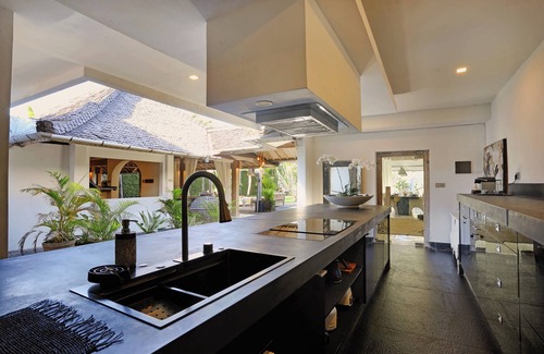 Dyanapura Villa | CUTE 3BR Villa, W/Feature Gardens & Pool - By The Beach, Seminyak!