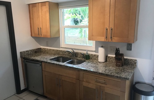 Jensen Beach House | Cute and clean and right next to the Ocean!