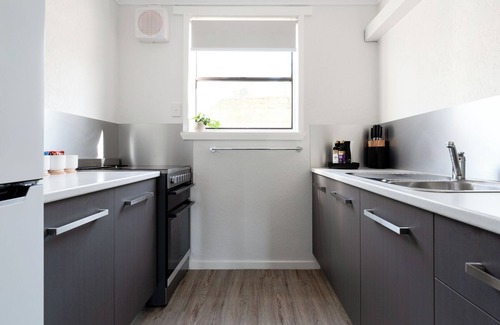 Riverside Apartment | Cute and Cosy Studio with Parking & WiFi