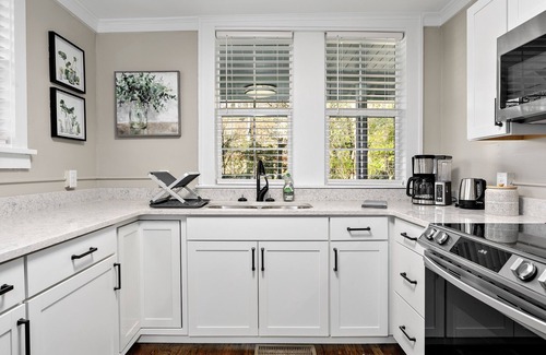 Woodfin Apartment | Cute and Cozy 1 Bedroom Apt! Pet Friendly! Great WiFi!