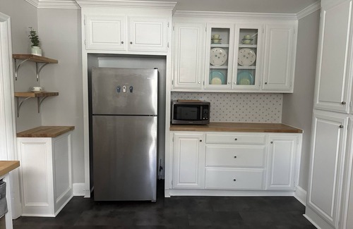 Columbia House | Cute and Cozy Pet Friendly Bungalow