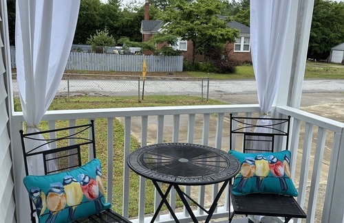 Columbia House | Cute and Cozy Pet Friendly Bungalow