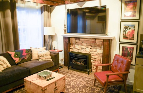 Cotter House | Cute and Cozy, pet friendly home in downtown Cotter!n
