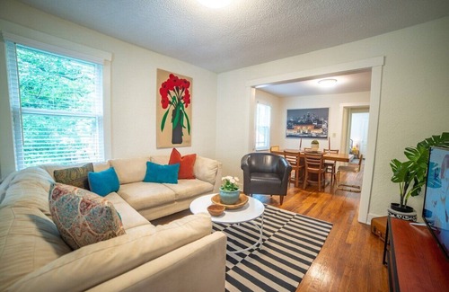 Southmoreland Condo | Cute And Cozy, Private and Quiet. Central KC