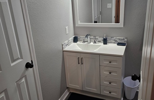 Van Buren House | Cute and Cozy!