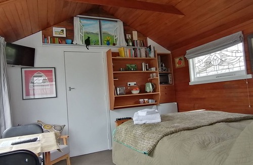 Hastings Cottage | Cute and private self Contained Cottage