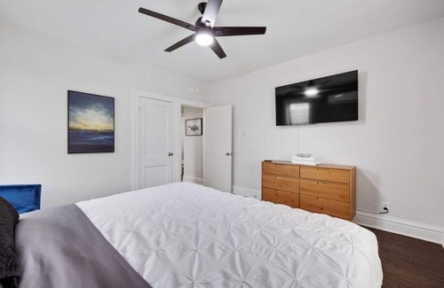 St. Louis Apartment | Cute Apt! Great for Long Stays!
