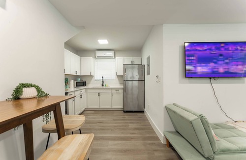 Wynwood Art District Apartment | Cute Apt W/Pool + Games in Wynwood's Heart!