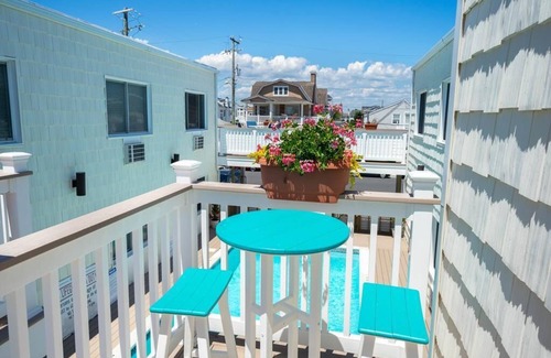 Stone Harbor Condo | Cute Beach Block Condo