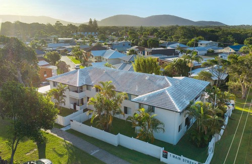 Crescent Head Apartment | Cute Beachside Apartment - Central Location