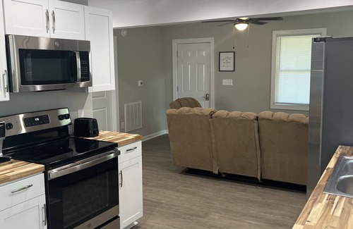 Rustburg House | Cute bungalow near LYH and LU