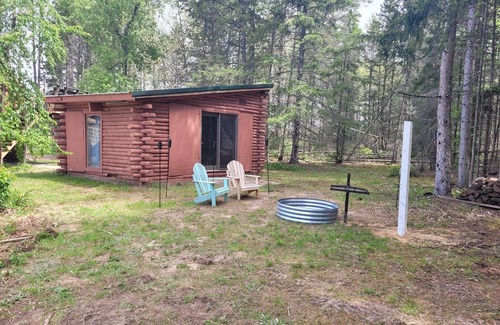 Mears Cabin | Cute cabin and pole building with bathroom facilities and kitchen area
