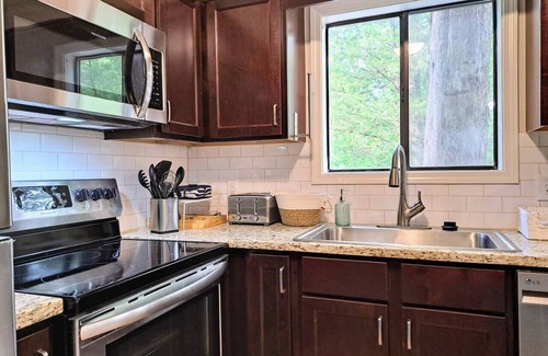 Indian Point Cabin | Cute cabin on Indian Point - Next to the pool!