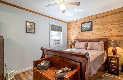 Helen House | Cute Cabin with Pool Table and Hiking Trails in Cleveland, Georgia