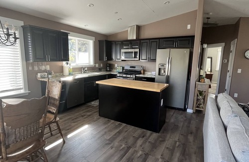 Paso Robles House | Cute Canyon Guest House near downtown with views- dog friendly!
