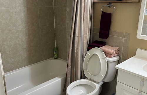 San Marcos House | Cute Casita . near river tubing. room service. dog friendly. quiet area