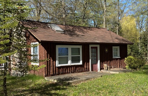 Charlevoix House | Cute Charlevoix Cabin
