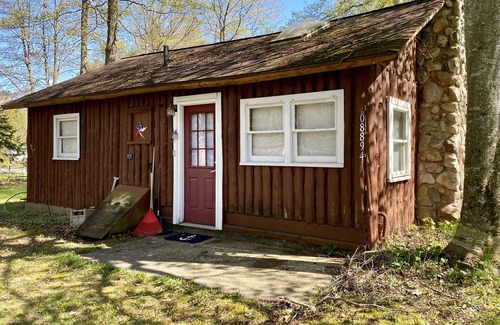 Charlevoix House | Cute Charlevoix Cabin
