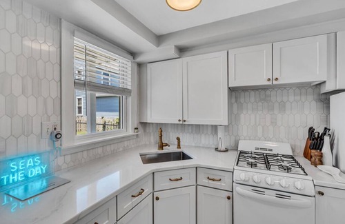 Lake Como Cottage | Cute & Clean Cottage! Near downtown, restaurants and beach!