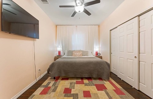 Highland Park House | Cute, Comfy, 3 BR Home