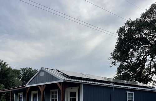 Marble Falls Cabin | Cute Comfy Cabin 3 Bed 1 Bath