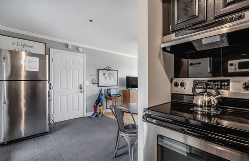 Rutledge Hill Condo | Cute/Comfy! Walk 2 Bars! Free Parking