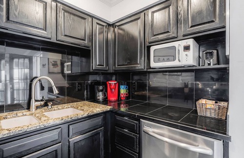 Rutledge Hill Condo | Cute/Comfy! Walk 2 Bars! Free Parking