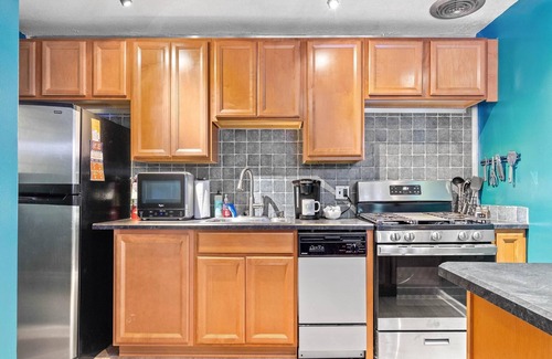 Gainesville Condo | Cute Condo Close to Campus - Walk to Shands/Pool!