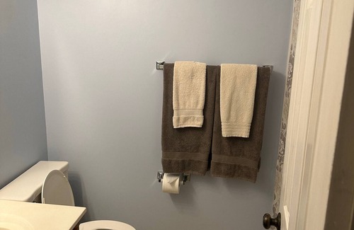 Greensboro Apartment | Cute Condo Near Cone Health