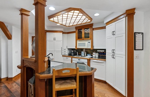 Petoskey Condo | Cute Condo on Round Lake in Petoskey