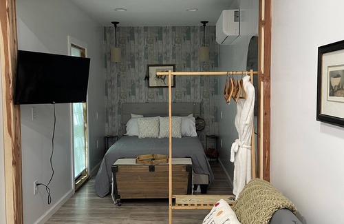 Hot Springs Cottage | Cute Container Cottage with all amenities of home