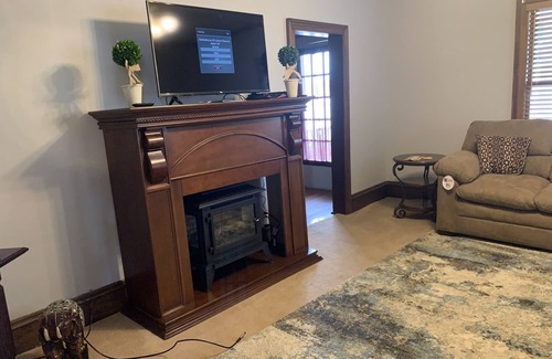 Fort Scott House | Cute, Convenient, in town on the main St, cozy 4 bedroom house