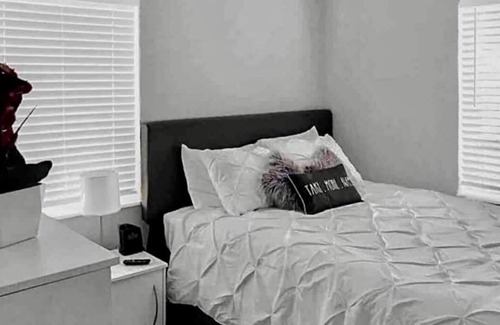 Delray Beach Cottage | Cute Corner Cottage