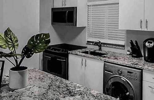 Delray Beach Cottage | Cute Corner Cottage