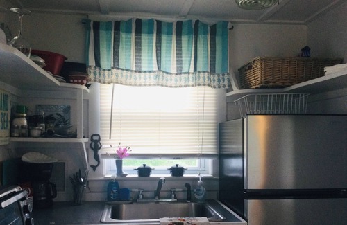 Rye Cottage | Cute cottage has everything you’ll need for a great stay at Pirates Cove beach.