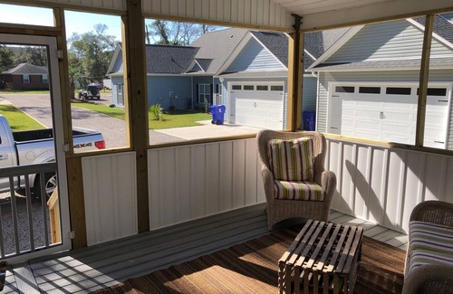 Southport Cottage | Cute cottage in downtown Southport, walk to town